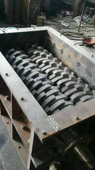 紙廠廢料撕碎機(jī)廠家寬宏大度-樹皮撕碎機(jī)價(jià)格走勢