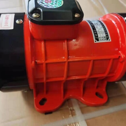 河北宏達(dá)振動電機(jī)SZF系列直線振動篩技術(shù)參數(shù)三層粉狀直線篩