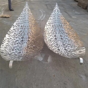 大型不銹鋼鏤空葉子雕塑制作