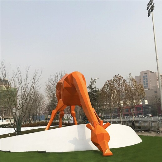 唐韻園林抽象長頸鹿雕塑,河南小區(qū)不銹鋼切面長頸鹿雕塑制作