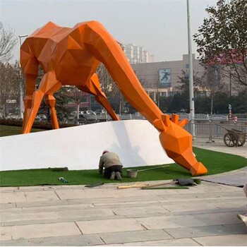 鐵藝長(zhǎng)頸鹿雕塑,定做廠家