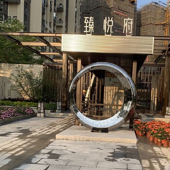 唐韻園林不銹鋼月牙雕塑,新疆售樓處不銹鋼月亮雕塑制作廠家