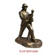 卡通消防战士雕塑图