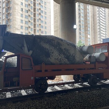 新款軌道混凝土攪拌罐車鐵路軌道攪拌車平板車報價及圖片,鐵路軌道平板車鐵軌平板車
