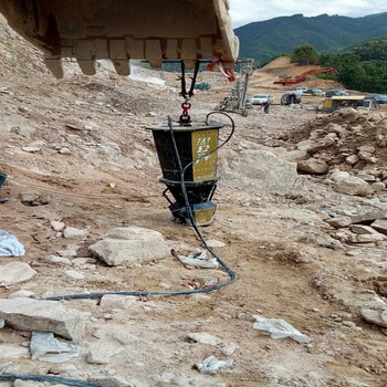 广西梧州大型石方开采劈裂机