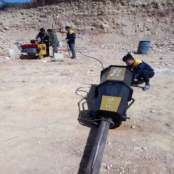 河北沧州挖地基打硬石头劈裂机劈裂机