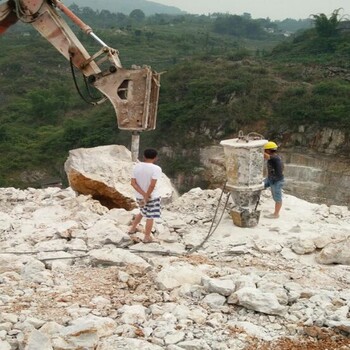 广西梧州铁矿开采劈裂机