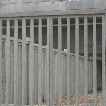 南陽(yáng)桐柏鐵路水泥防護柵欄安裝、鐵路u1電纜槽