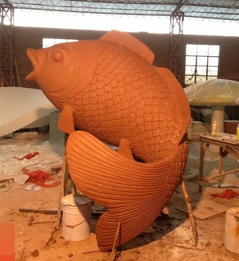 威海玻璃钢鲤鱼雕塑定制,动物鲤鱼雕塑