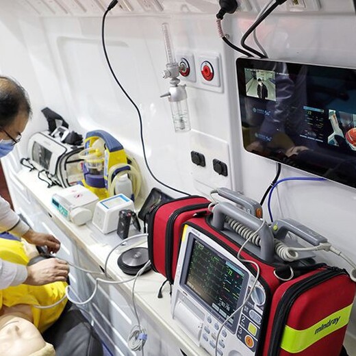 北京老年医院120救护车,配备担架床,急救车预约咨询