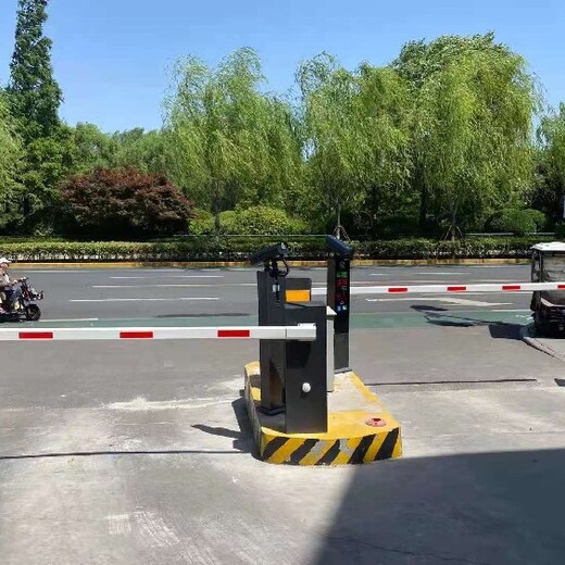 潛山縣道閘自動(dòng)起落桿道閘系統(tǒng),車輛道閘門,上門安裝