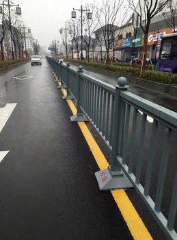 1150*2500馬路護欄現(xiàn)貨供應(yīng),灰色市政護欄