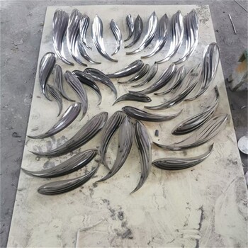 不銹鋼幾何切面魚(yú)群雕塑報價(jià)