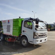 扫洗一体的道路清扫车可选装雪铲、雪滚、雾炮