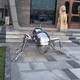 镂空蚂蚁雕塑图