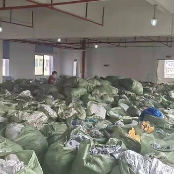 杭州回收库存衣服报价,服装店结业清货的服装