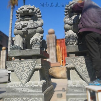 福建大型石雕獅子廠戶外景區(qū)擺件石雕動物建筑物門口擺放石雕獅子雕刻細致