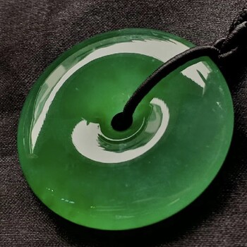 忻州翡翠手鐲回收的公司,翠控上海翡翠珠寶回收