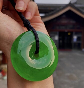 玉石翡翠手鐲回收的網(wǎng)站,翡翠控北京回收翡翠公司