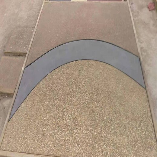 宣城彩色洗米石水洗石路面，弧形臺(tái)階，異形坐凳同步施工細(xì)節(jié)