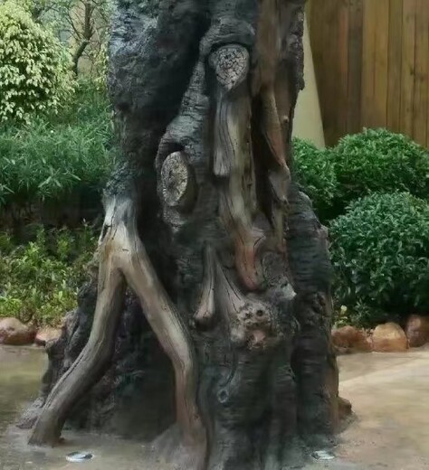 百色從事仿真假樹布置,玻璃鋼雕塑