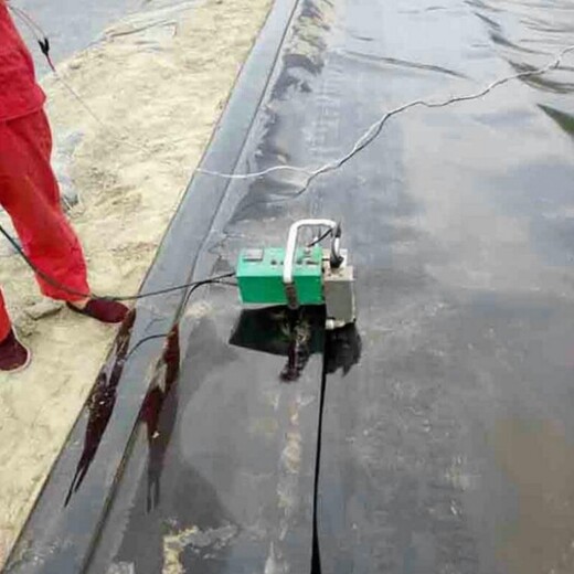 湘潭工厂使用两毫米厚度PE膜,EVA防水板