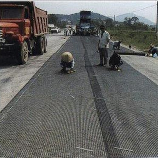 云南玻纖土工格柵廠家地址,自粘玻纖格柵廠家