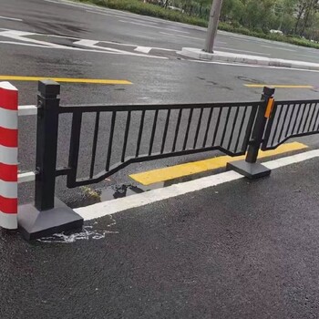 郑州pvc道路护栏工厂道路隔离护栏道路护栏价格