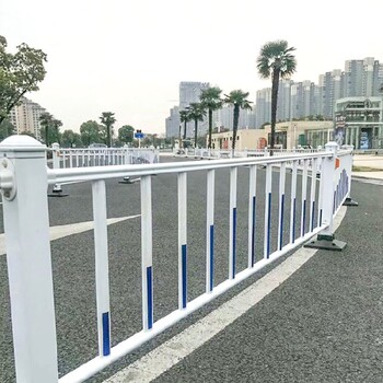 河南道路护栏隔离带价格人行道路锌钢护栏小区交通护栏厂