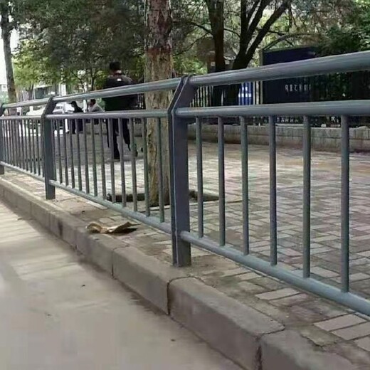 甘南人行道路护栏京式道路市政护栏厂家厂区道路防护栏