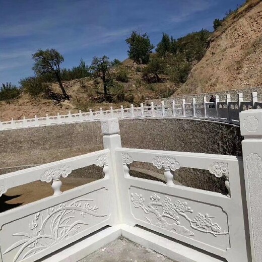 高速水泥護(hù)欄水泥仿樹護(hù)欄