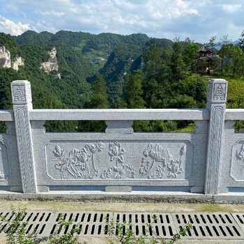 鄭州水泥仿石護(hù)欄報(bào)價(jià)圓水泥墩護(hù)欄水泥預(yù)制護(hù)欄桿價(jià)格