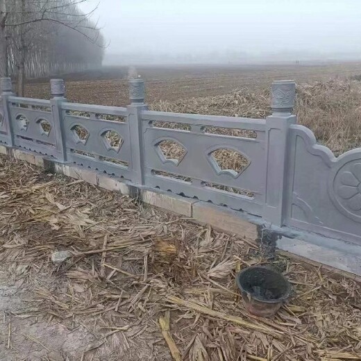 水泥護(hù)欄施工水泥仿樹皮護(hù)欄
