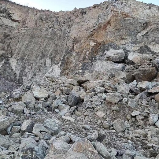 喀什二氧化碳爆破采石场玄武岩