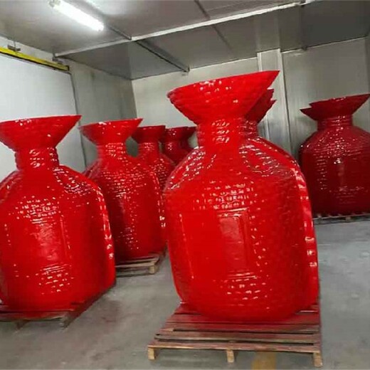 潍坊玻璃钢酒瓶雕塑原装现货,景观装饰广告小品造型
