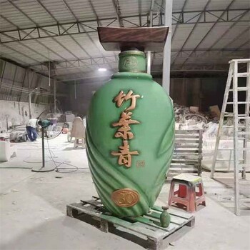 煙臺玻璃鋼酒瓶雕塑原裝現(xiàn)貨,大堂擺件玻璃鋼酒瓶雕塑