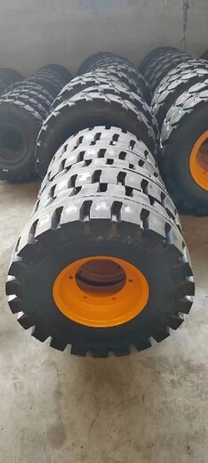 矿山工程机械轮胎,矿山轮胎,半实心、半钢丝轮胎