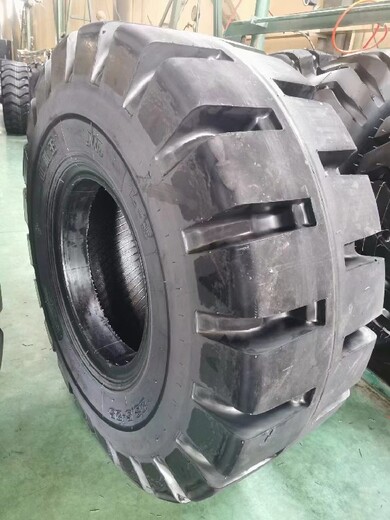 34層級(jí)29.5-25,16層級(jí)1200-26,耐扎耐磨輪胎