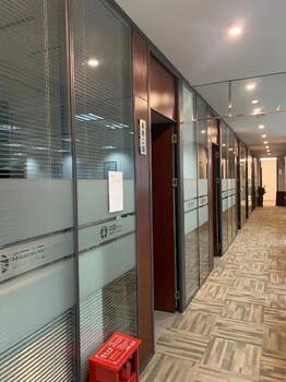 深圳南山办公室双层玻璃百叶隔断价格铝合金隔断