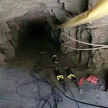 黑龙江隧道全自动岩石分裂机裂石机