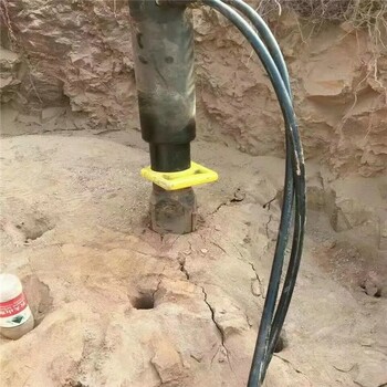 石灰?guī)r破碎便攜式劈裂機(jī),破裂機(jī)