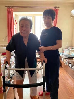 北京家政服务崇文家庭陪护老人护理多少钱一天