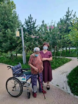 北京家政服务南沙滩家庭陪护老人护理多少钱一个月