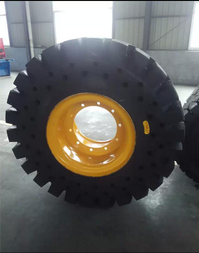 20.5-2520鏟車半實(shí)心輪胎