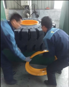 小裝載機(jī)實(shí)心輪胎報(bào)價(jià)20.5-25