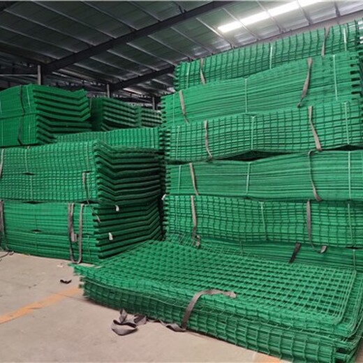 绿化带焊接绿色铁丝网1.8米×3米徐州护栏网厂家