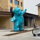 不銹鋼爬墻熊雕塑圖