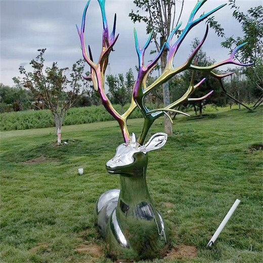 內(nèi)蒙古拉絲鹿雕塑景觀小品