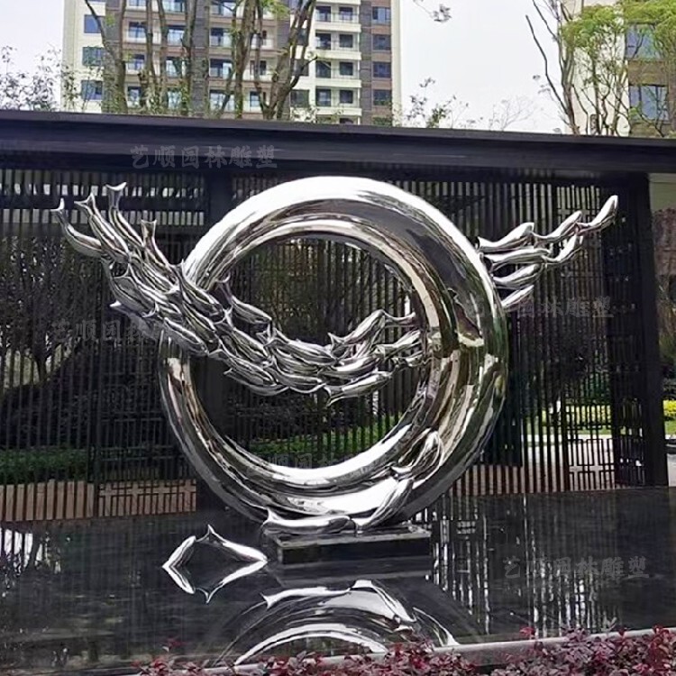 不锈钢鲤鱼跃龙门雕塑的特点及作用