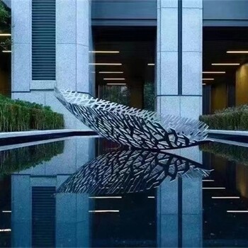 加工不銹鋼鏤空樹葉雕塑小品